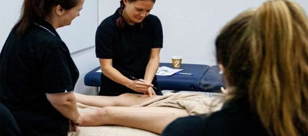 goldcoast-student-clinic Students conducting remedial massage training